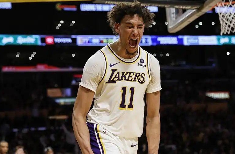 兰德尔高效输出助森林狼占先机，芬奇盛赞其赛场价值