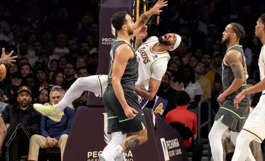 东契奇抱病难挽败局，湖人深陷 1-2 落后困境