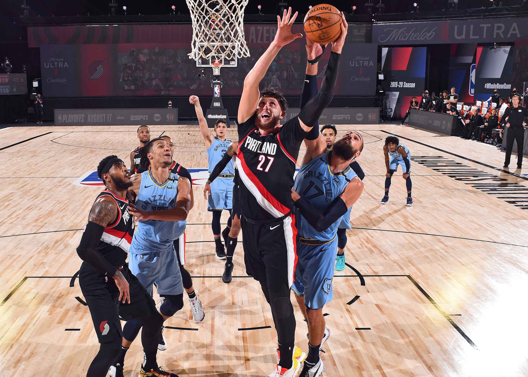 4月27日灰熊雷霆争锋：孟菲斯铁血战阵对决俄城青春锋芒