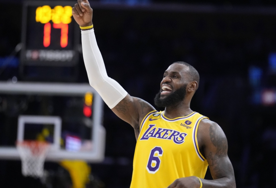 关键时段陷入困境，湖人危局待解