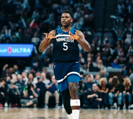 末节窒息防守！森林狼 2-1 反超湖人