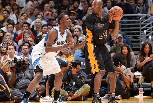 带病出战难挽败局，东契奇的坚韧与湖人的困境