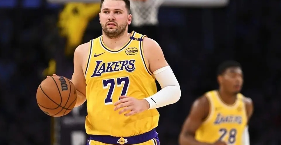 空砍 38 分创纪录，詹姆斯难挽湖人败局