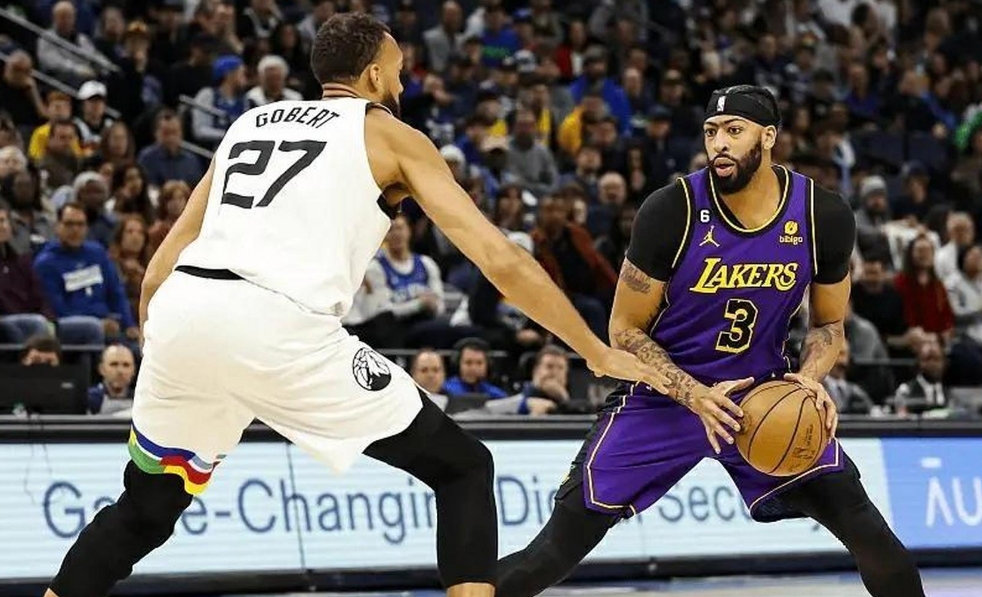 无罚球砍 29 分！爱德华兹主宰攻防，森林狼再下一城