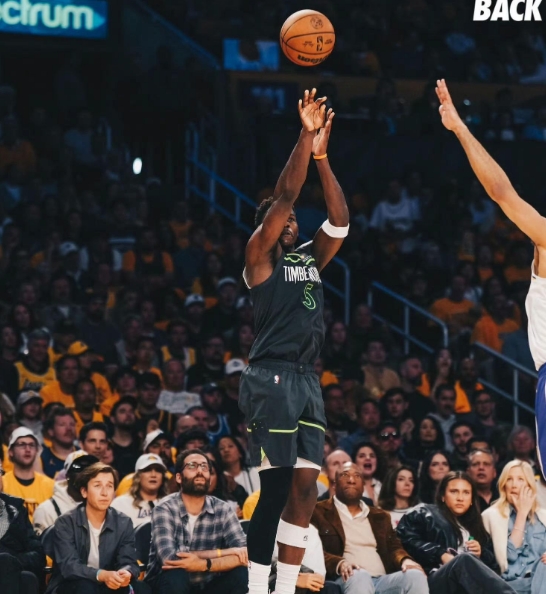 詹姆斯直指失误命门：湖人出手劣势难敌森林狼