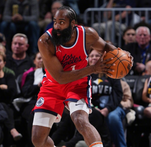 冲突点燃赛场，掘金险胜快船再陷胶着