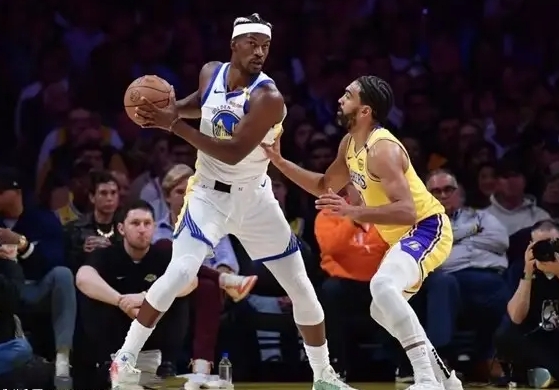 小佩顿高效输出，助力勇士拿下赛点