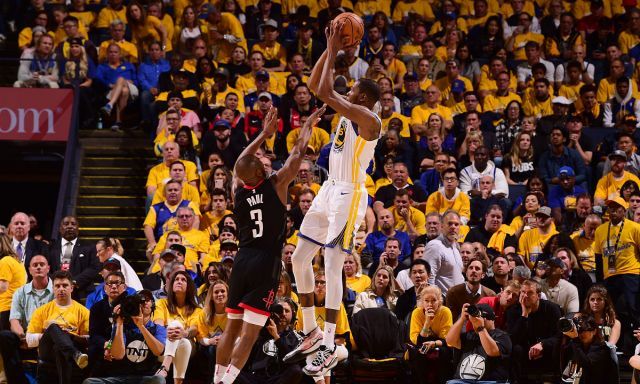 2025年4月29日NBA鏖战：勇火“金休”碰撞，谁能奏响常规赛终章强音