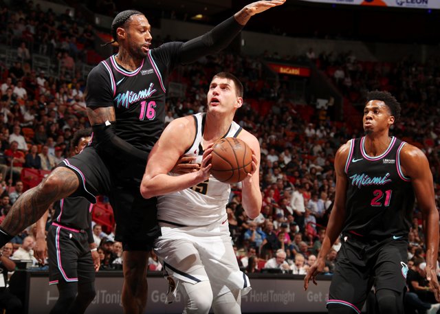 2025年4月29日NBA争锋：热火骑士“龙虎鏖战”，谁将主宰常规赛末途