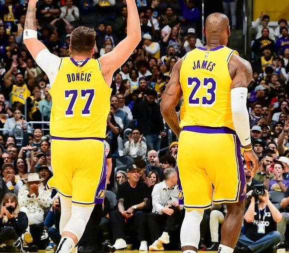 爱德华兹 43 分硬刚詹姆斯，赛后直言：森林狼不好惹