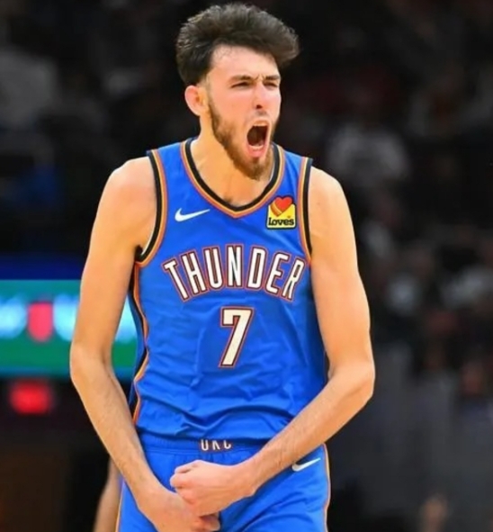 霍姆格伦谈季后赛心态 从失误阴影中走出展现成熟