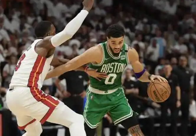 凯尔特人：波士顿绿军的荣耀征途与卫冕雄心