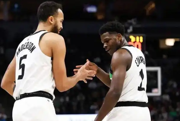 森林狼：明尼苏达雪原上的热血突围之旅