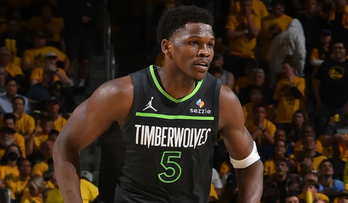 爱德华兹狂轰 36 分创队史纪录 森林狼 2-1 领先勇士