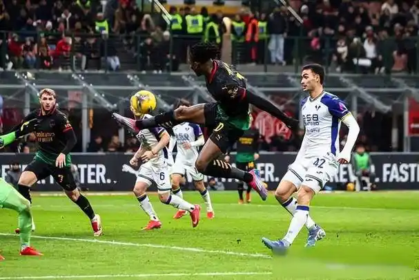 AC米兰领跑魔笛争夺战！自由市场豪赌，老将或续写红黑传奇