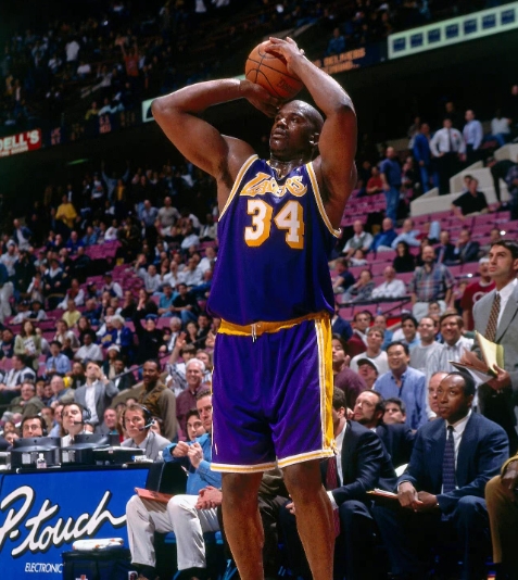 乔丹与奥尼尔首获三双：不同位置的统治力碰撞