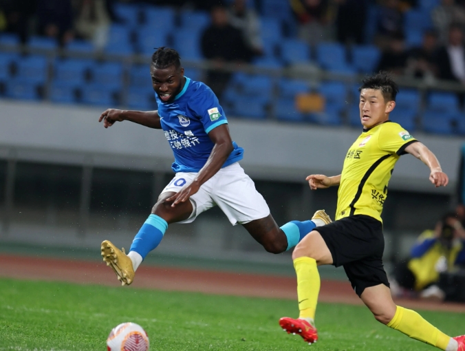 青岛西海岸：中超新航道上的“黄海弄潮儿”破浪行