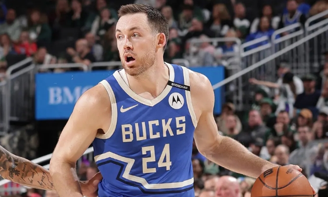 康诺顿将留雄鹿 老将续约续写密尔沃基篇章