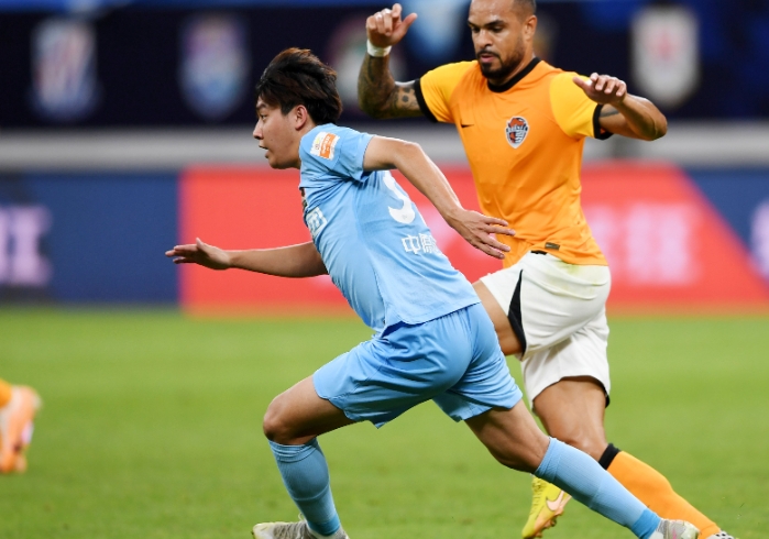 青岛海牛：中超浪潮里的逐梦“帆影”