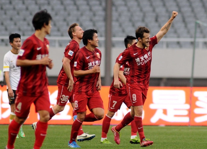 上海海港：中超赛场的“东方巨舰”破浪征程