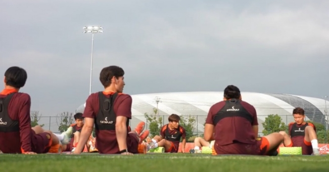 重庆集训燃斗志 国足将士誓为球迷而战