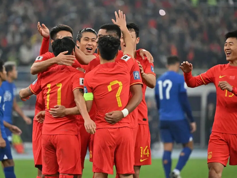 杨明洋有望首发出战，国足全力备战收官战