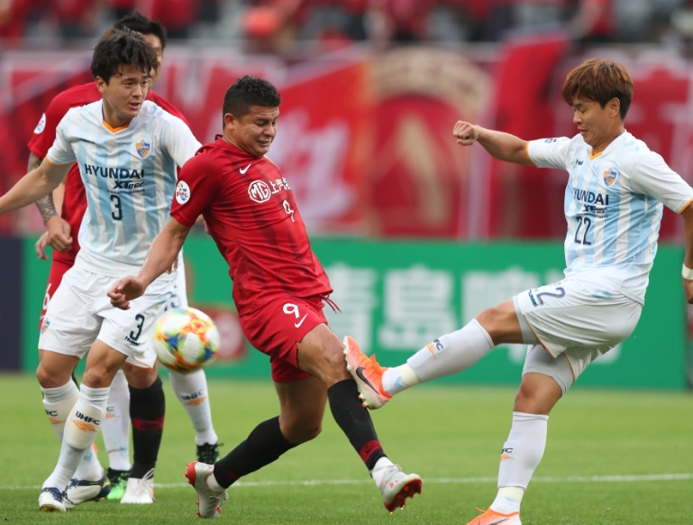 全北球迷横幅引战：“亚军诅咒” 下的蔚山之殇