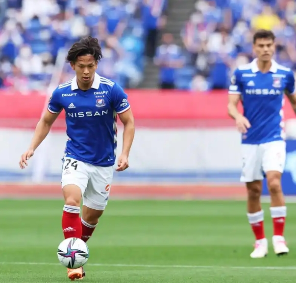 横滨水手：J 联赛中的 “曼城式” 火力巨兽