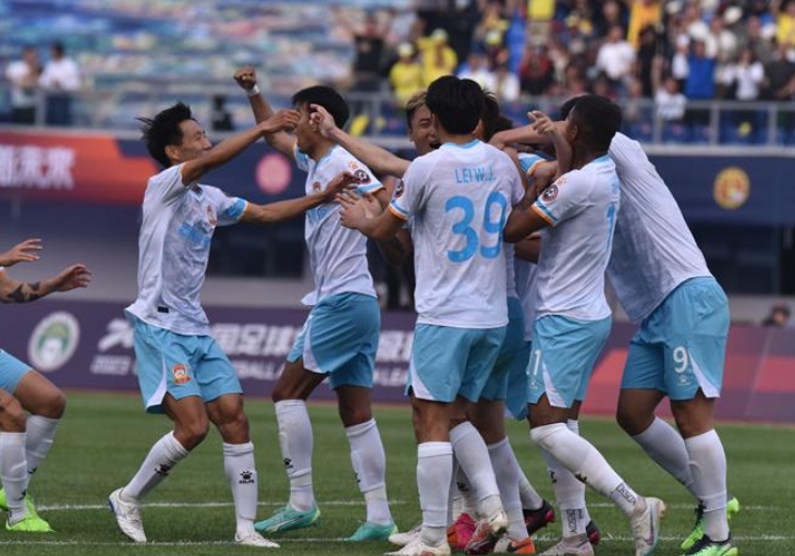 青岛西海岸：中超绿茵场上的“海畔新锐”闯关记