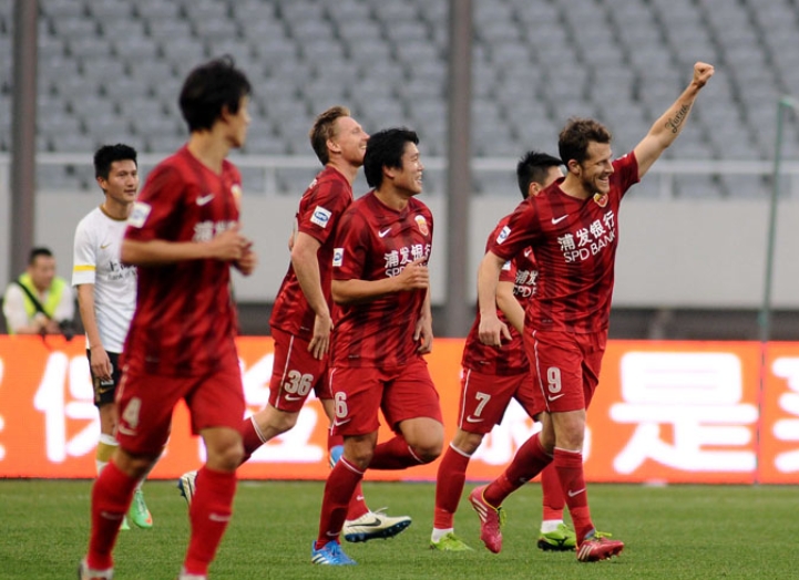 上海海港：中超烽火中“沪上雄狮”的荣耀征途