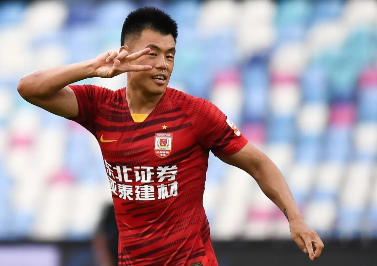 长春亚泰：中超赛场的“北国雪狼”奋进曲