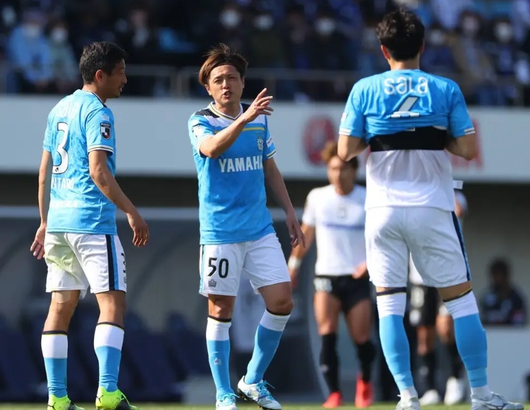 放走山口萤，神户中场硬度 “打折” 了？