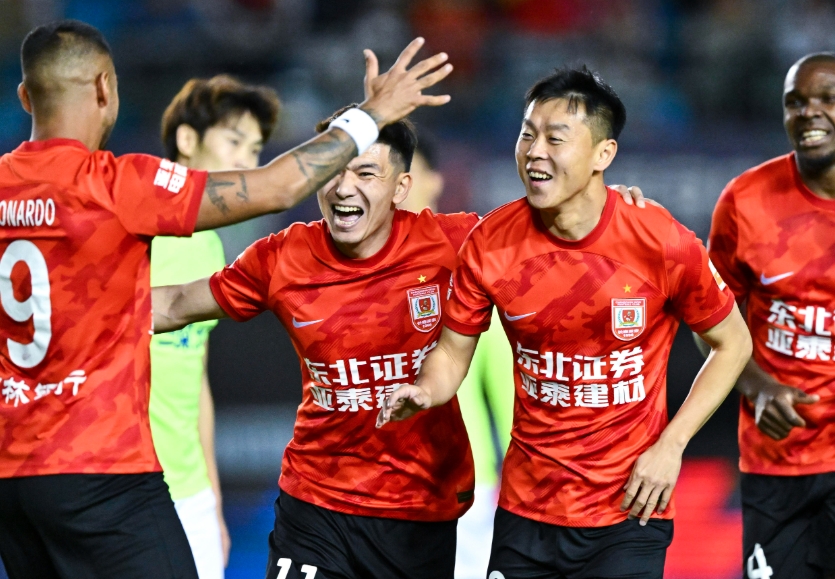 长春亚泰中超征途：白山松水间的绿茵骁勇征程