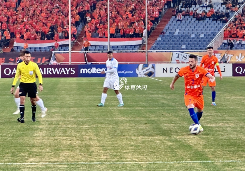 山东泰山中超征途：齐鲁雄师的绿茵荣耀征途
