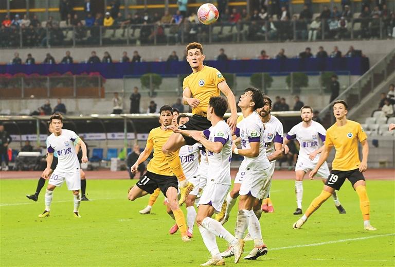 2025中超6·18：深圳新鹏城与武汉三镇的绿茵鏖战