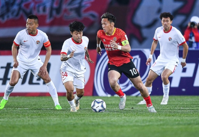 深陷泥潭！青島海牛 0-2 不敵武漢三鎮(zhèn)，保級(jí)之路愈發(fā)艱難