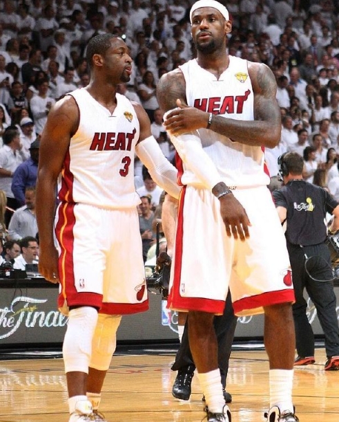 13 年前今日詹姆斯首冠封神 雷霆三少落寞背影成遗憾