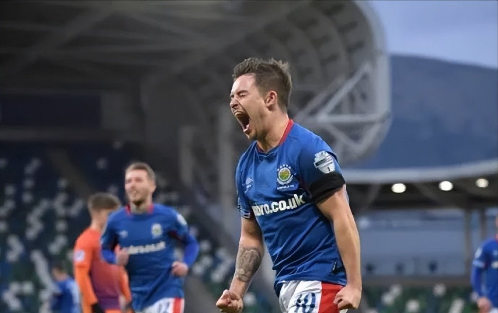 林菲尔德：欧冠“孤勇者”的逆袭战歌