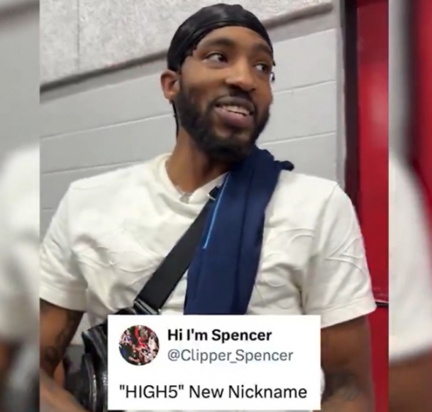 琼斯换回5号球衣 炫酷绰号获喜爱