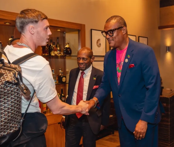 帕尔默返乡受礼遇 冠军荣耀联结故土