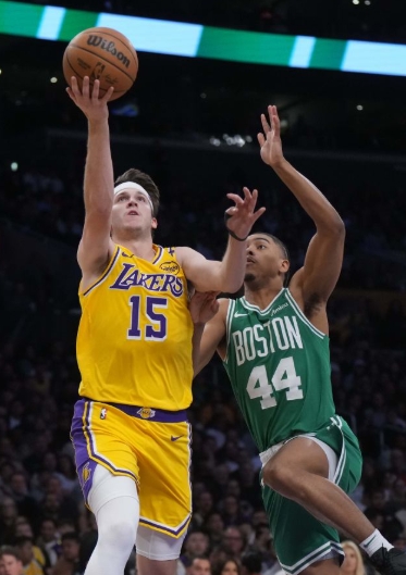 凯尔特人胜湖人 团队发挥更胜一筹