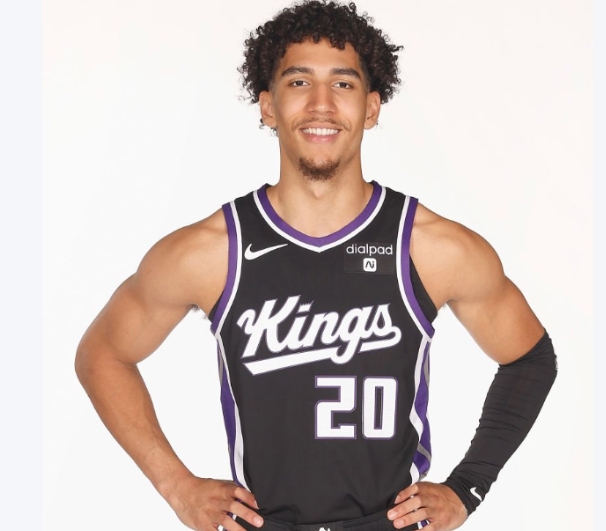 柯蒂斯琼斯表现出色 掘金有望签其入队