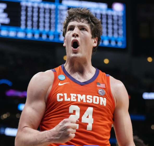 霍尔夏联爆发 灰熊签下潜力前锋