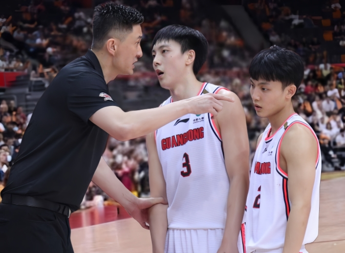 广东男篮起伏中寻争冠路，杜锋战术能否再铸辉煌？