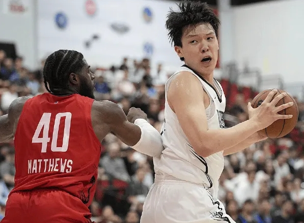 杨瀚森载誉回国 有望征战男篮亚洲杯