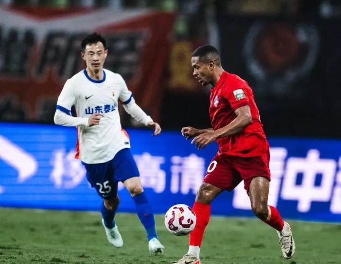 中超十八轮战罢 申花领跑争冠集团