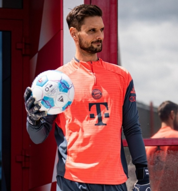 乌尔赖希 37 岁生日 拜仁送祝福