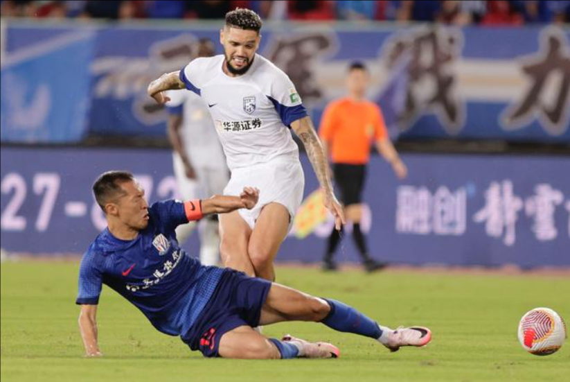 蓝血风暴席卷中超：上海申花以底蕴与锋芒重塑王者之姿