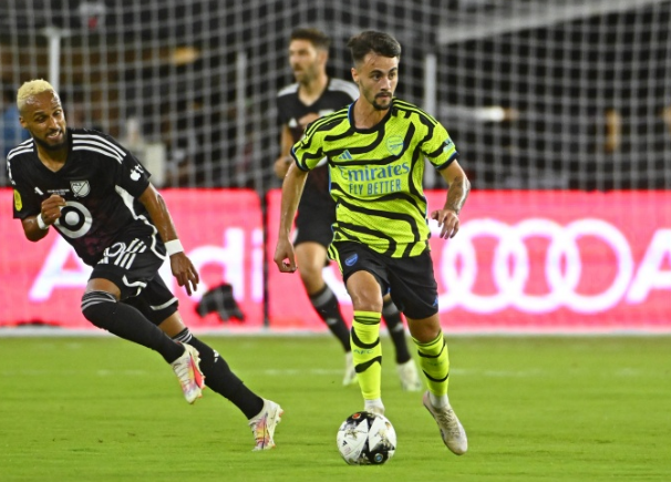 标题 阿森纳中场去向引关注 法比奥 - 维埃拉或租汉堡洛孔加恐永久离队