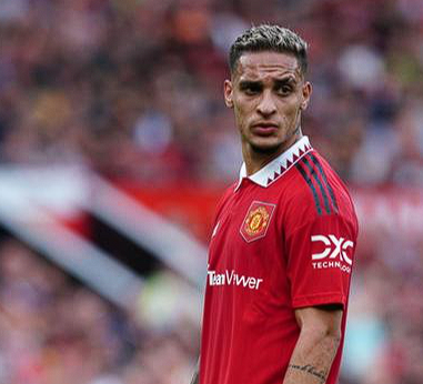 皇家贝蒂斯压哨签约安东尼：转会操作、经济考量与阵容构建